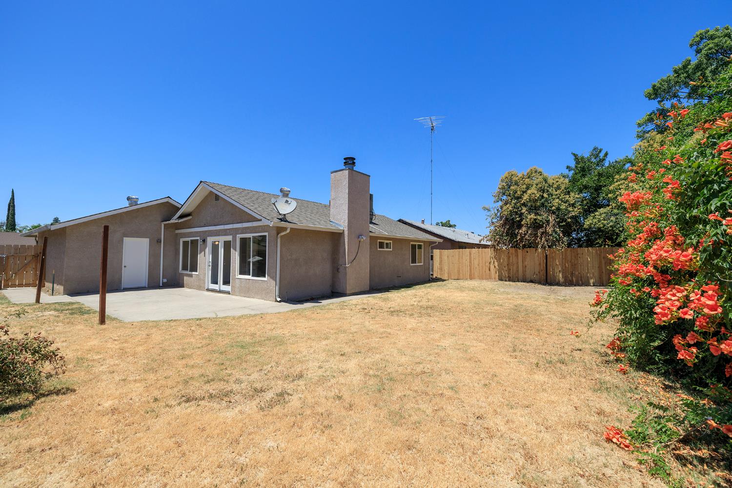 Detail Gallery Image 39 of 42 For 2020 Preston Ln, Modesto,  CA 95355 - 3 Beds | 2 Baths