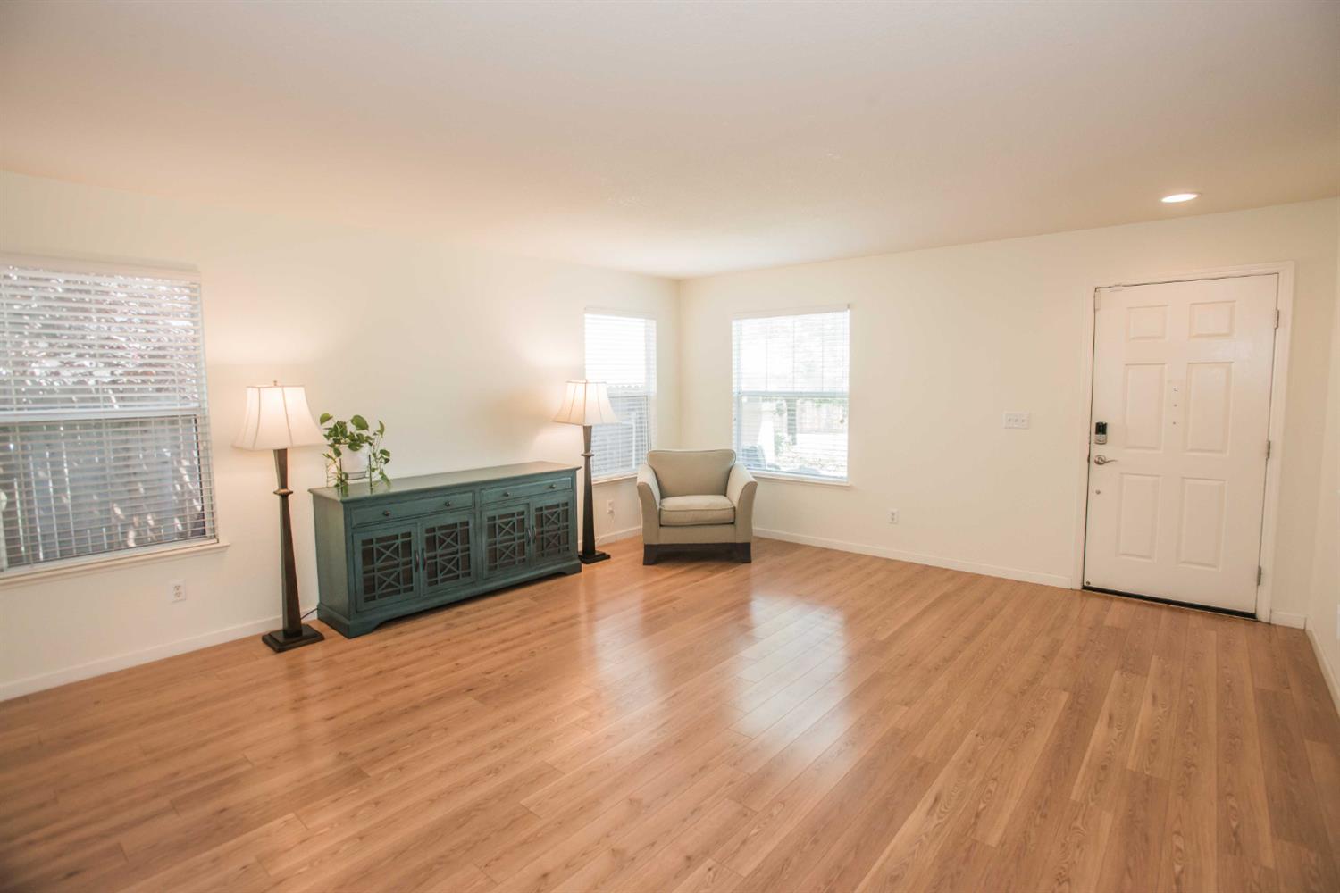 Detail Gallery Image 6 of 68 For 2210 Arnold Dr, Rocklin,  CA 95765 - 4 Beds | 2/1 Baths
