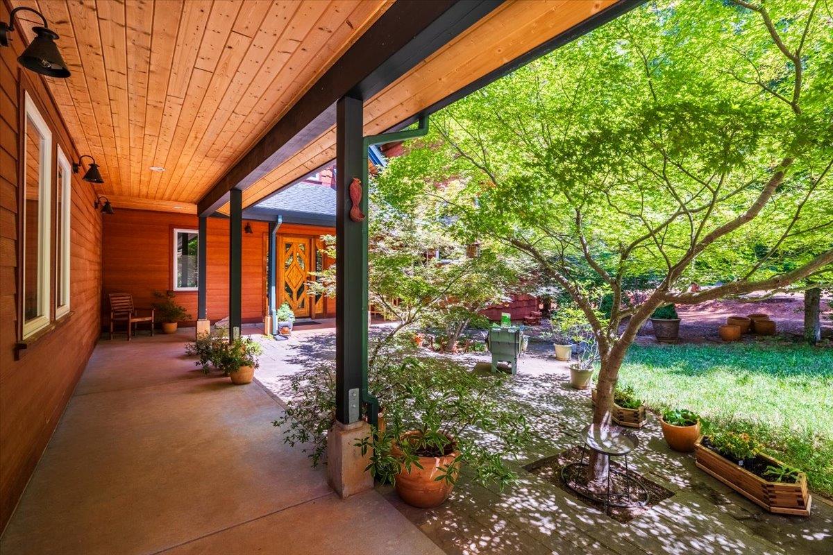 Detail Gallery Image 4 of 64 For 11382 Cour Royal, Nevada City,  CA 95959 - 3 Beds | 3/1 Baths