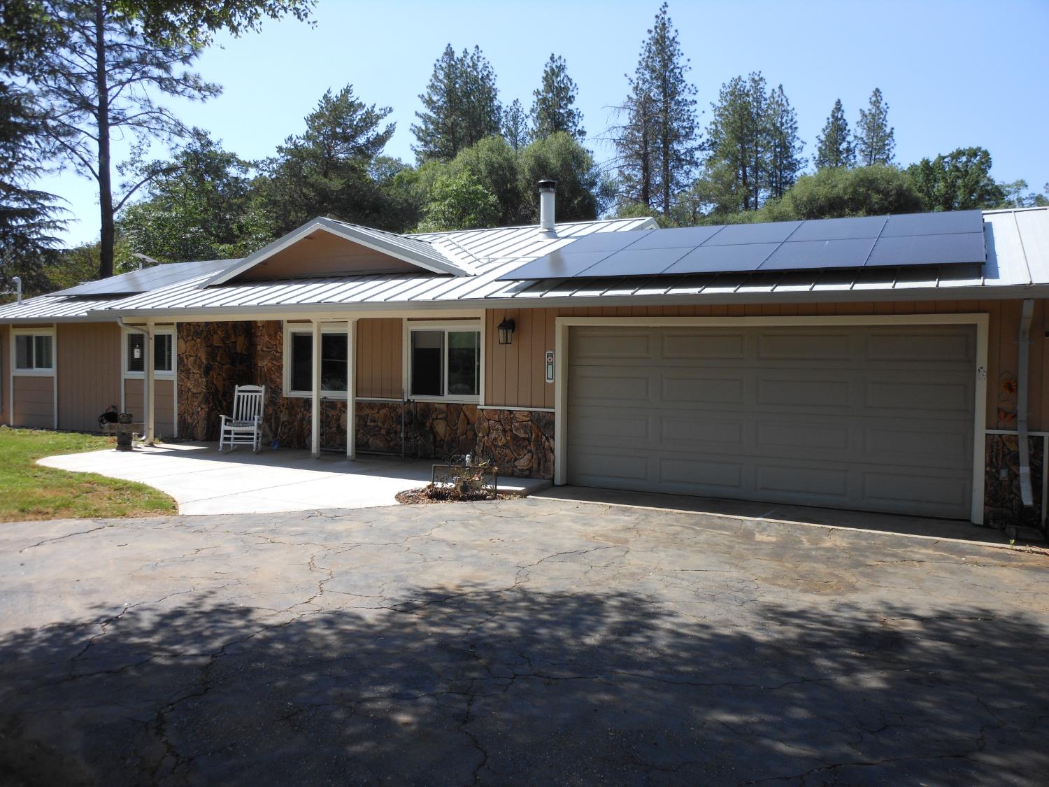 Detail Gallery Image 1 of 40 For 17068 Vintage Dr, Grass Valley,  CA 95949 - 4 Beds | 3 Baths