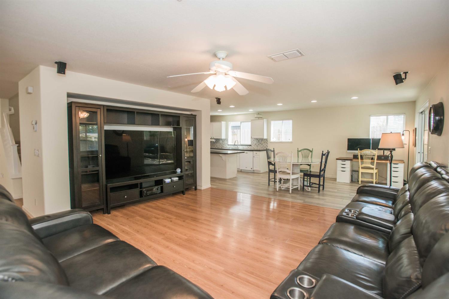 Detail Gallery Image 13 of 68 For 2210 Arnold Dr, Rocklin,  CA 95765 - 4 Beds | 2/1 Baths