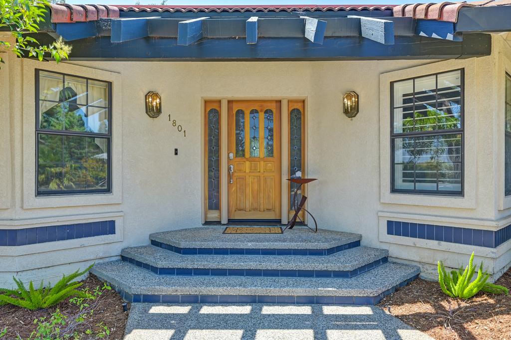 Detail Gallery Image 5 of 61 For 1801 Arroyo Dr, Auburn,  CA 95603 - 5 Beds | 4/1 Baths