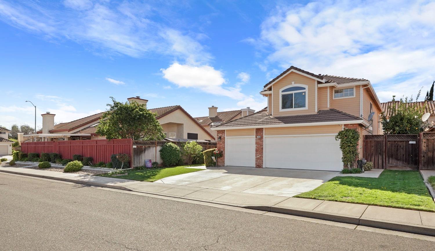 Detail Gallery Image 3 of 45 For 1145 Madera, Tracy,  CA 95377 - 4 Beds | 3 Baths