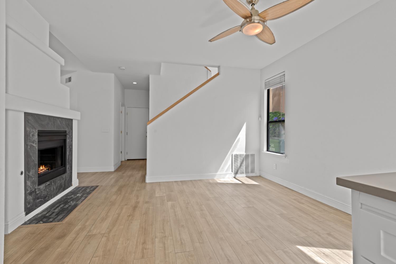 Detail Gallery Image 10 of 44 For 5038 Felicia Way, Elk Grove,  CA 95758 - 3 Beds | 2/1 Baths
