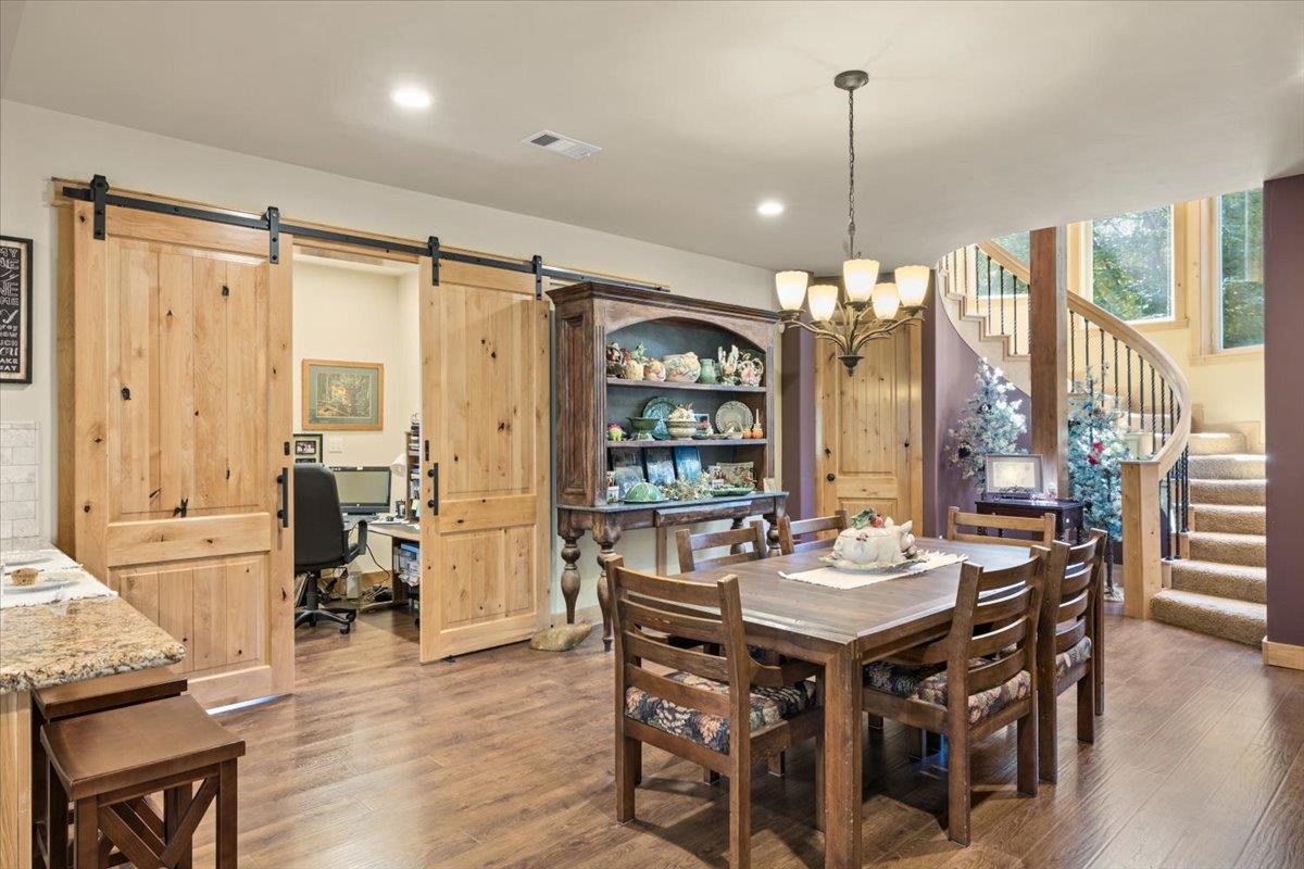 Detail Gallery Image 16 of 64 For 11382 Cour Royal, Nevada City,  CA 95959 - 3 Beds | 3/1 Baths