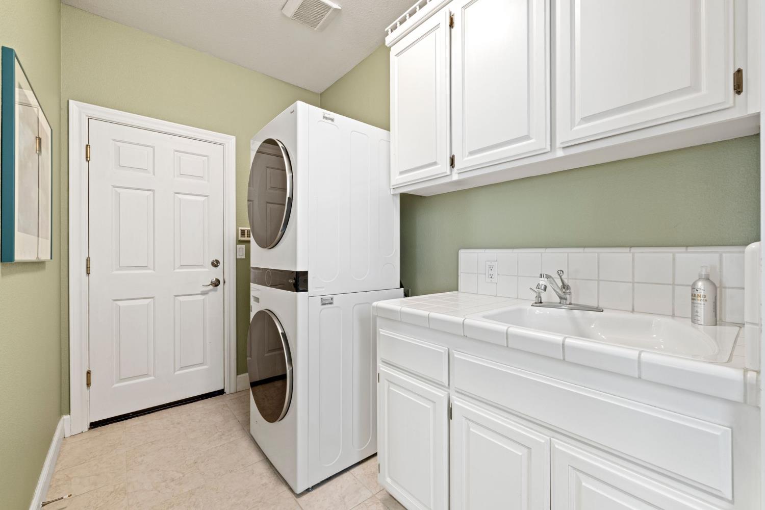 Detail Gallery Image 26 of 58 For 4330 Hale Ranch Ln, Fair Oaks,  CA 95628 - 4 Beds | 3 Baths