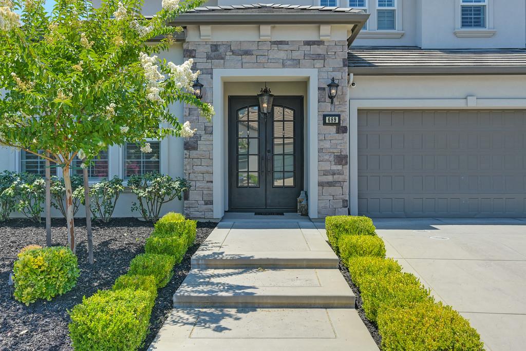 Detail Gallery Image 6 of 94 For 689 Oreno Cir, Folsom,  CA 95630 - 5 Beds | 4/1 Baths