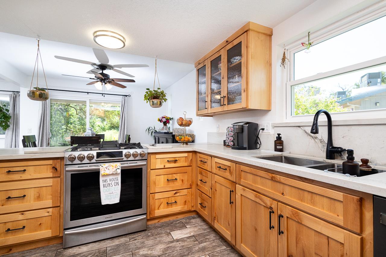 Detail Gallery Image 3 of 24 For 4013 Quarry Ct, Loomis,  CA 95650 - 3 Beds | 2/1 Baths