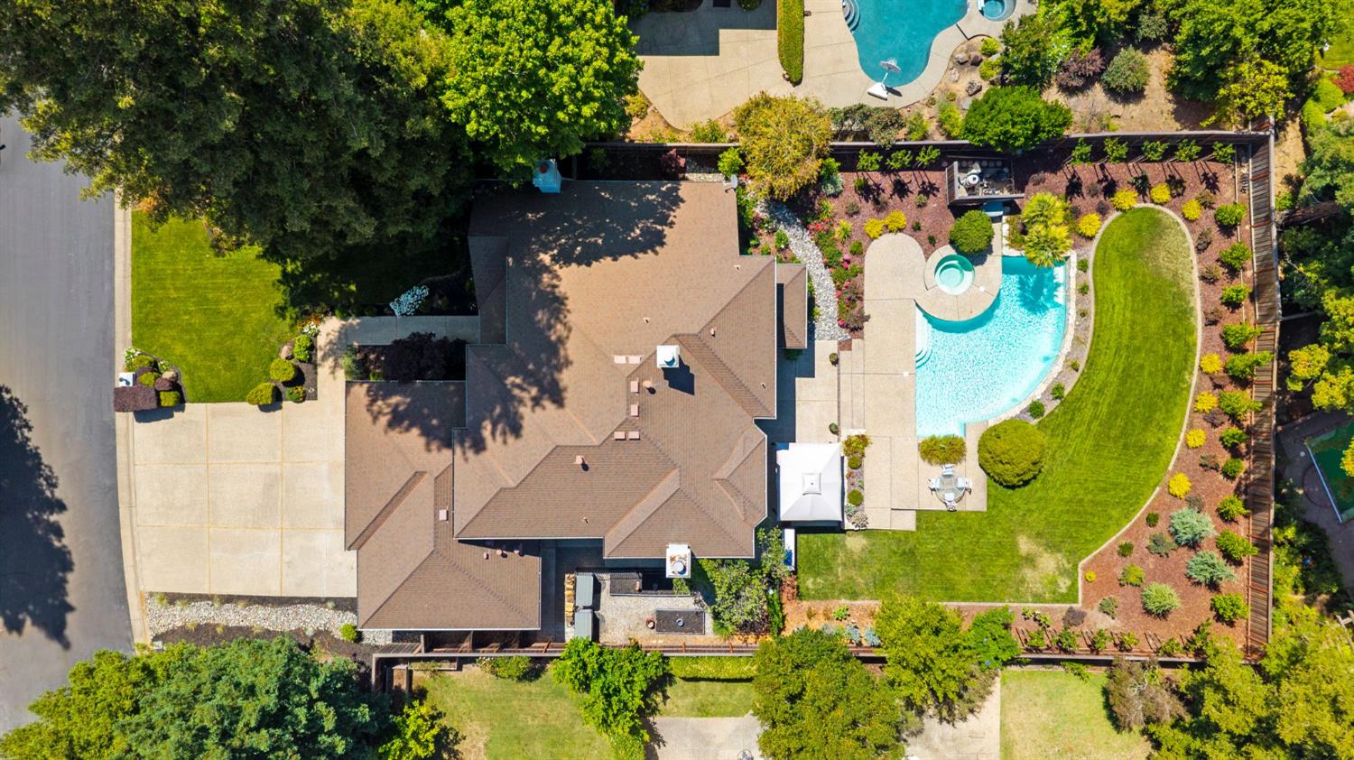 Detail Gallery Image 2 of 58 For 4330 Hale Ranch Ln, Fair Oaks,  CA 95628 - 4 Beds | 3 Baths