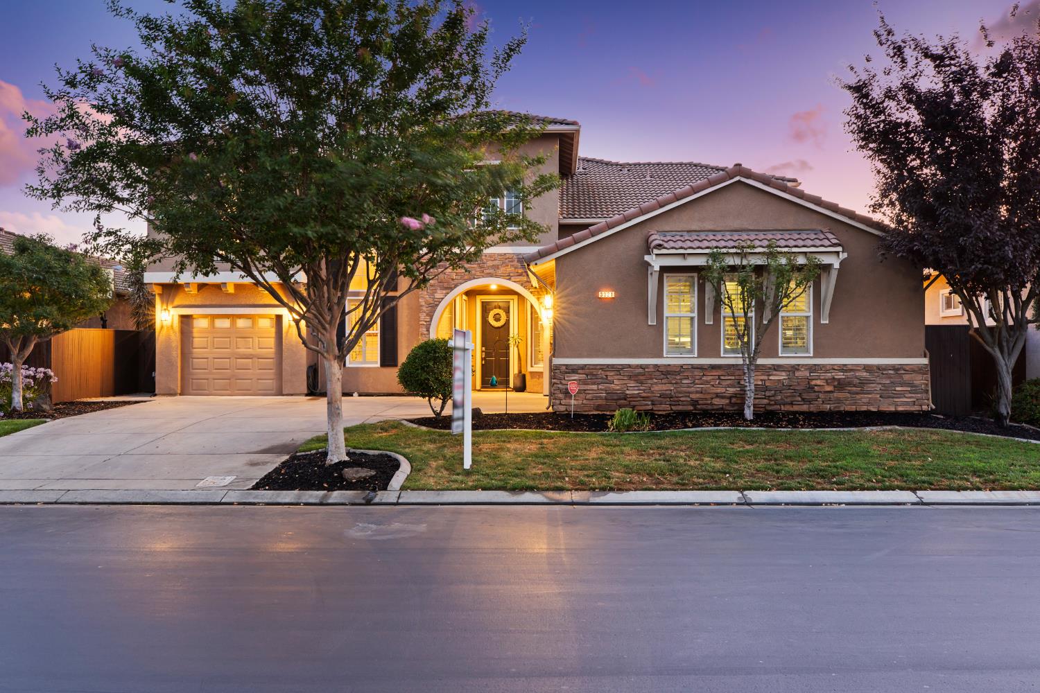 Detail Gallery Image 3 of 67 For 3021 Edgeview Dr, Modesto,  CA 95355 - 5 Beds | 3/1 Baths