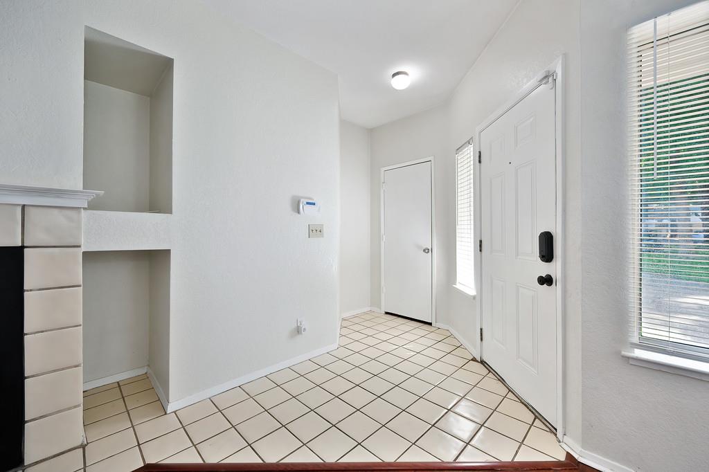 Detail Gallery Image 5 of 50 For 2561 Fulton Square Ln #59,  Sacramento,  CA 95821 - 2 Beds | 2 Baths