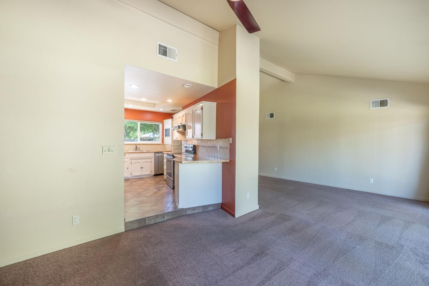Detail Gallery Image 5 of 28 For 1113 Sonoma Ave, Modesto,  CA 95355 - 3 Beds | 2 Baths