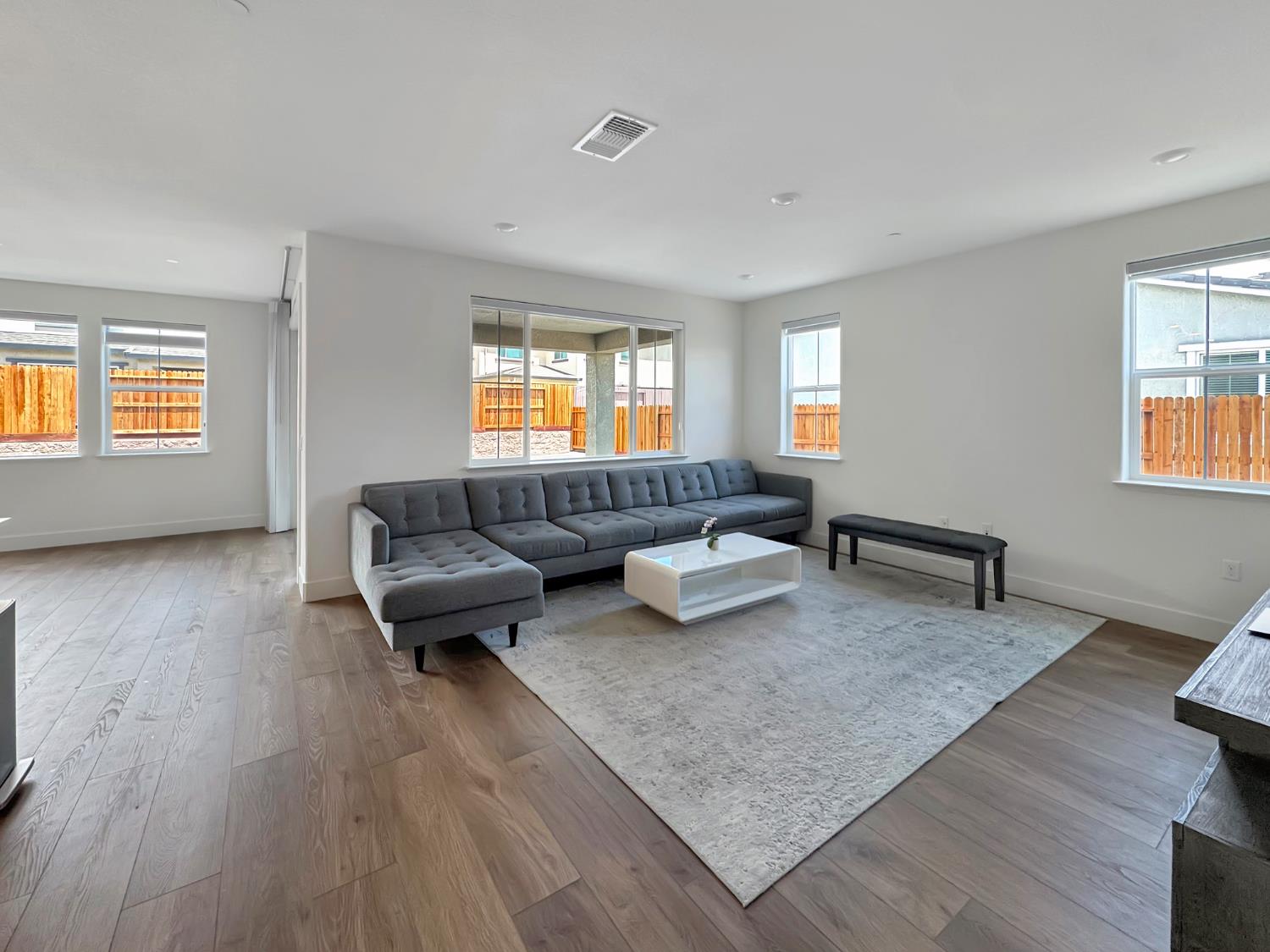 Detail Gallery Image 8 of 18 For 3279 Orso Grande St, Manteca,  CA 95337 - 5 Beds | 3/1 Baths