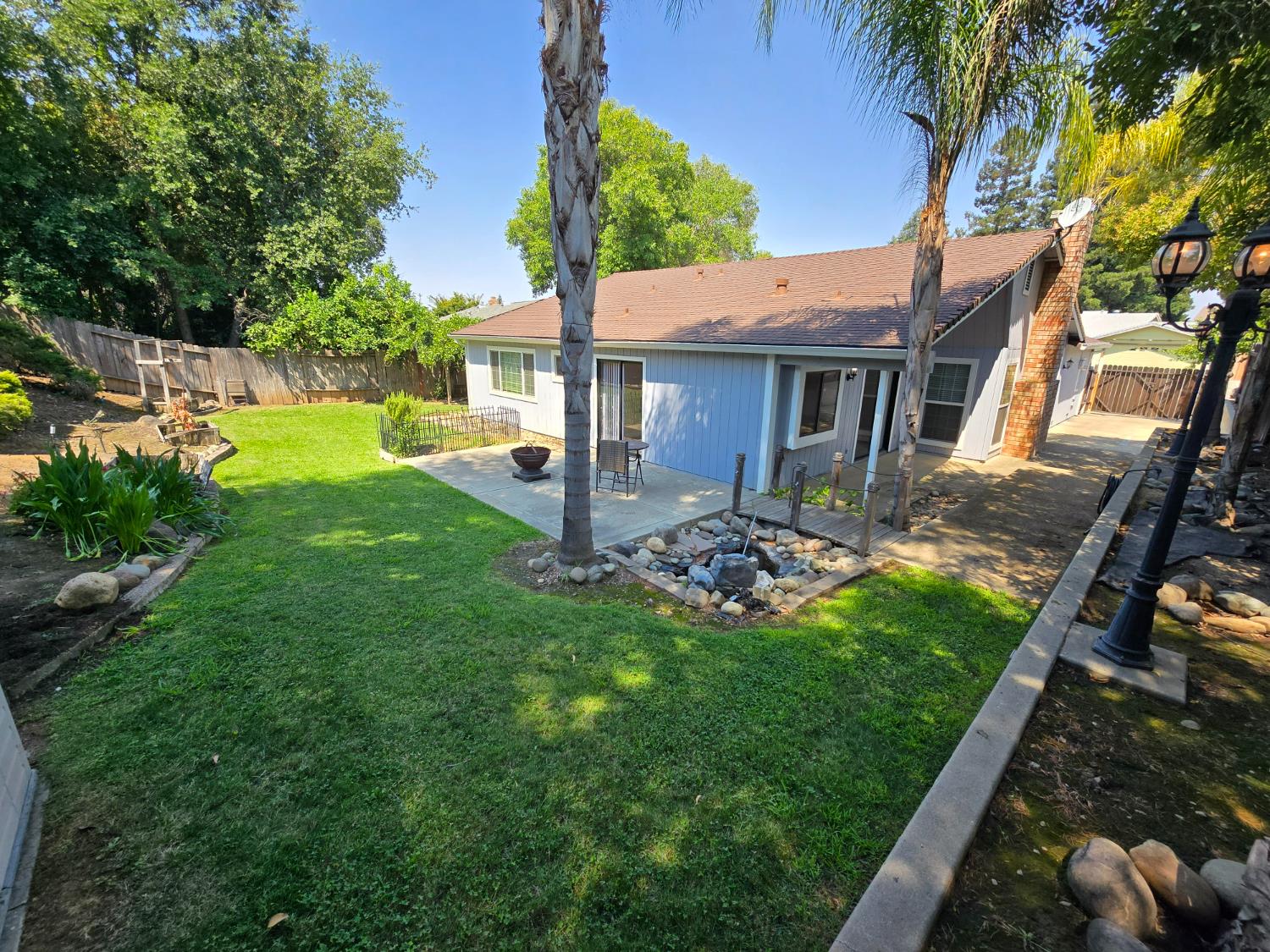 Detail Gallery Image 1 of 29 For 8052 Cammeray Dr, Citrus Heights,  CA 95610 - 3 Beds | 2 Baths