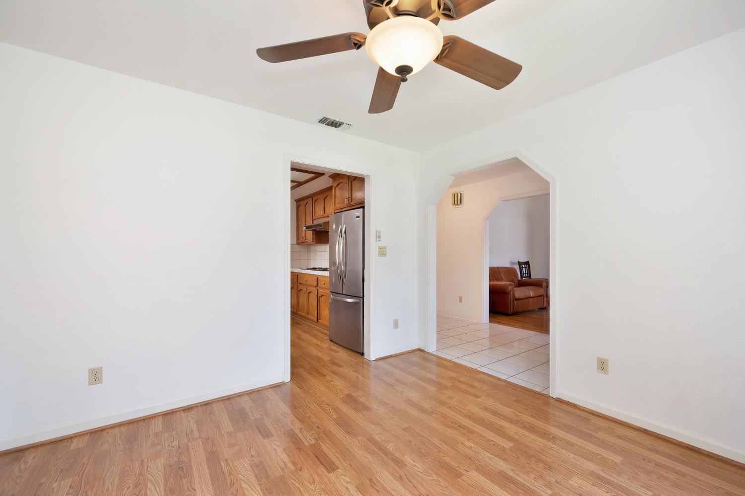 Detail Gallery Image 15 of 53 For 5408 E Brook Way, Elk Grove,  CA 95758 - 3 Beds | 2 Baths