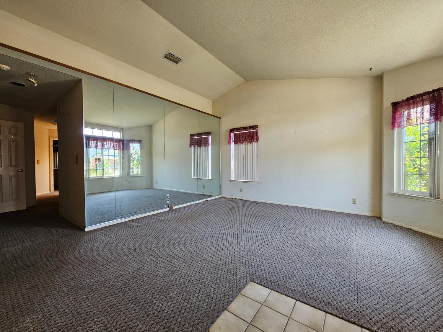 Detail Gallery Image 3 of 24 For 8447 Cassatt Way, Sacramento,  CA 95828 - 3 Beds | 2 Baths