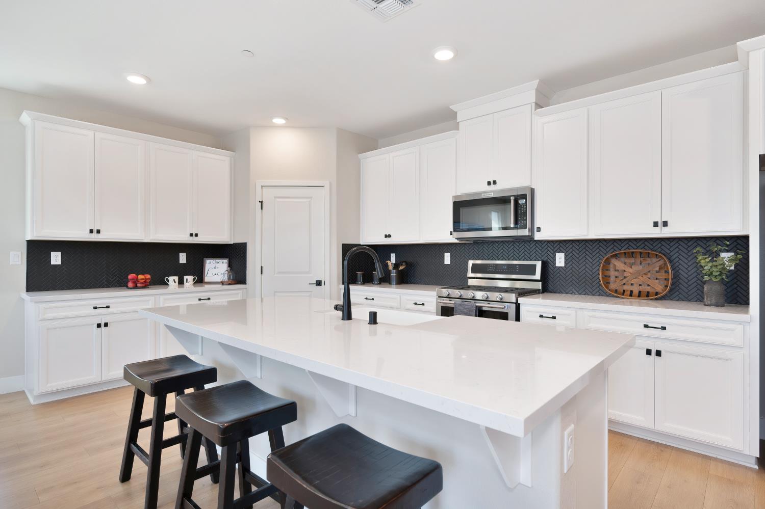 Detail Gallery Image 7 of 32 For 140 Tortosa Ct, Lincoln,  CA 95648 - 4 Beds | 2 Baths