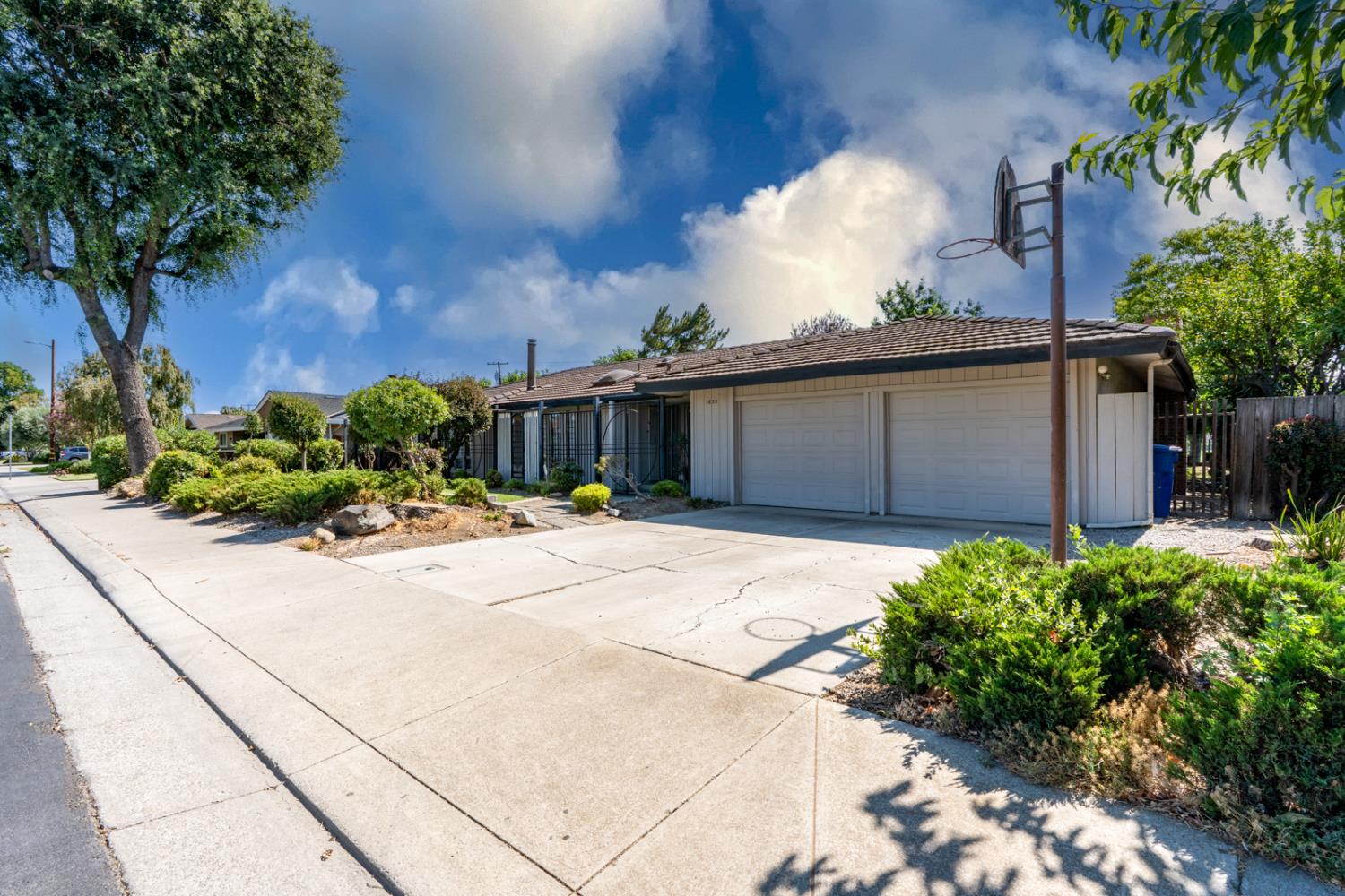 Detail Gallery Image 3 of 58 For 1838 Hillview Dr, Los Banos,  CA 93635 - 3 Beds | 2 Baths