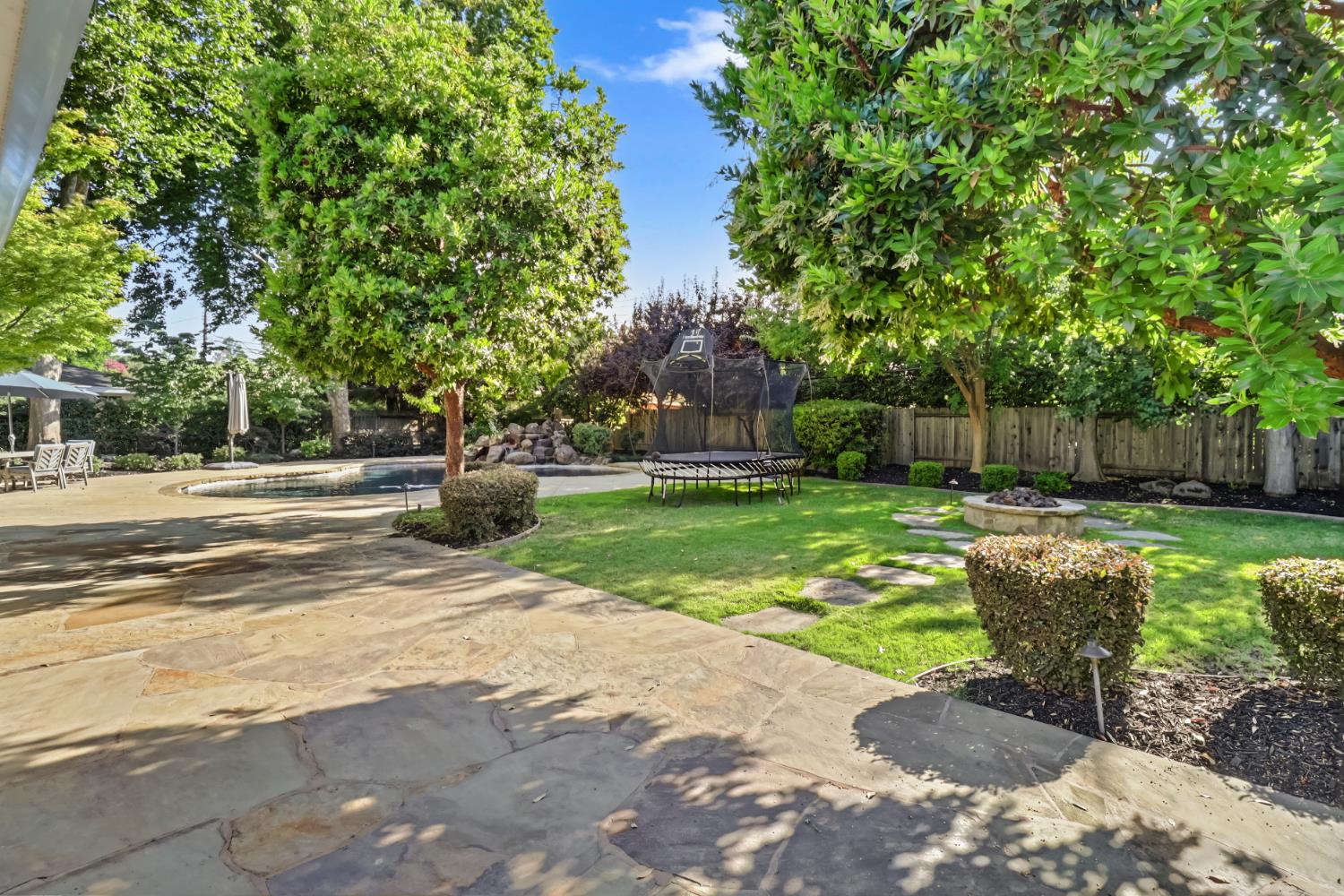 Detail Gallery Image 59 of 62 For 551 Thornley Way, Sacramento,  CA 95864 - 4 Beds | 2/1 Baths