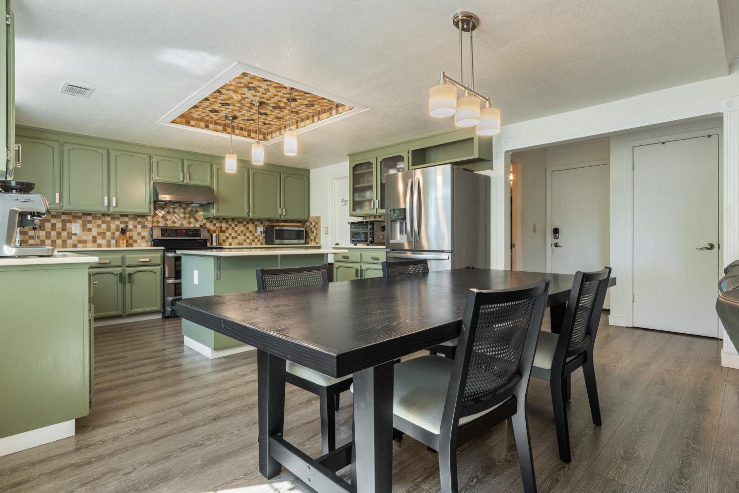 Detail Gallery Image 9 of 39 For 4008 Cromwell Cir, Modesto,  CA 95356 - 4 Beds | 2/1 Baths