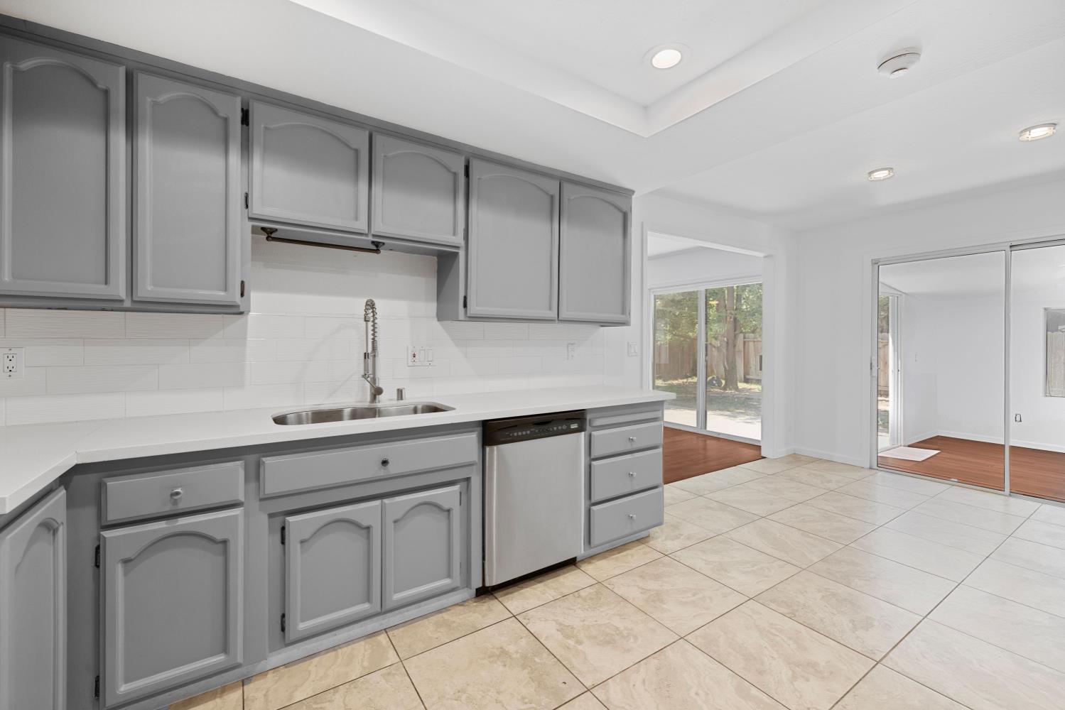 Detail Gallery Image 8 of 36 For 2528 Cabernet Way, Rancho Cordova,  CA 95670 - 3 Beds | 2 Baths