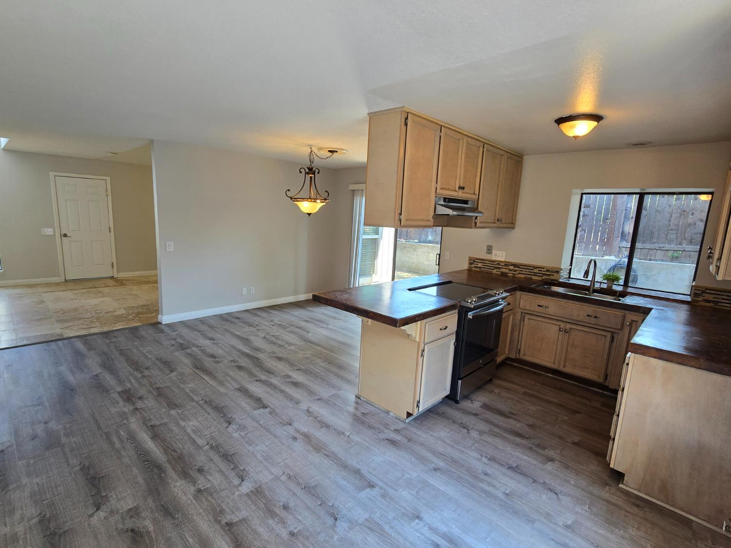 Detail Gallery Image 9 of 29 For 8052 Cammeray Dr, Citrus Heights,  CA 95610 - 3 Beds | 2 Baths