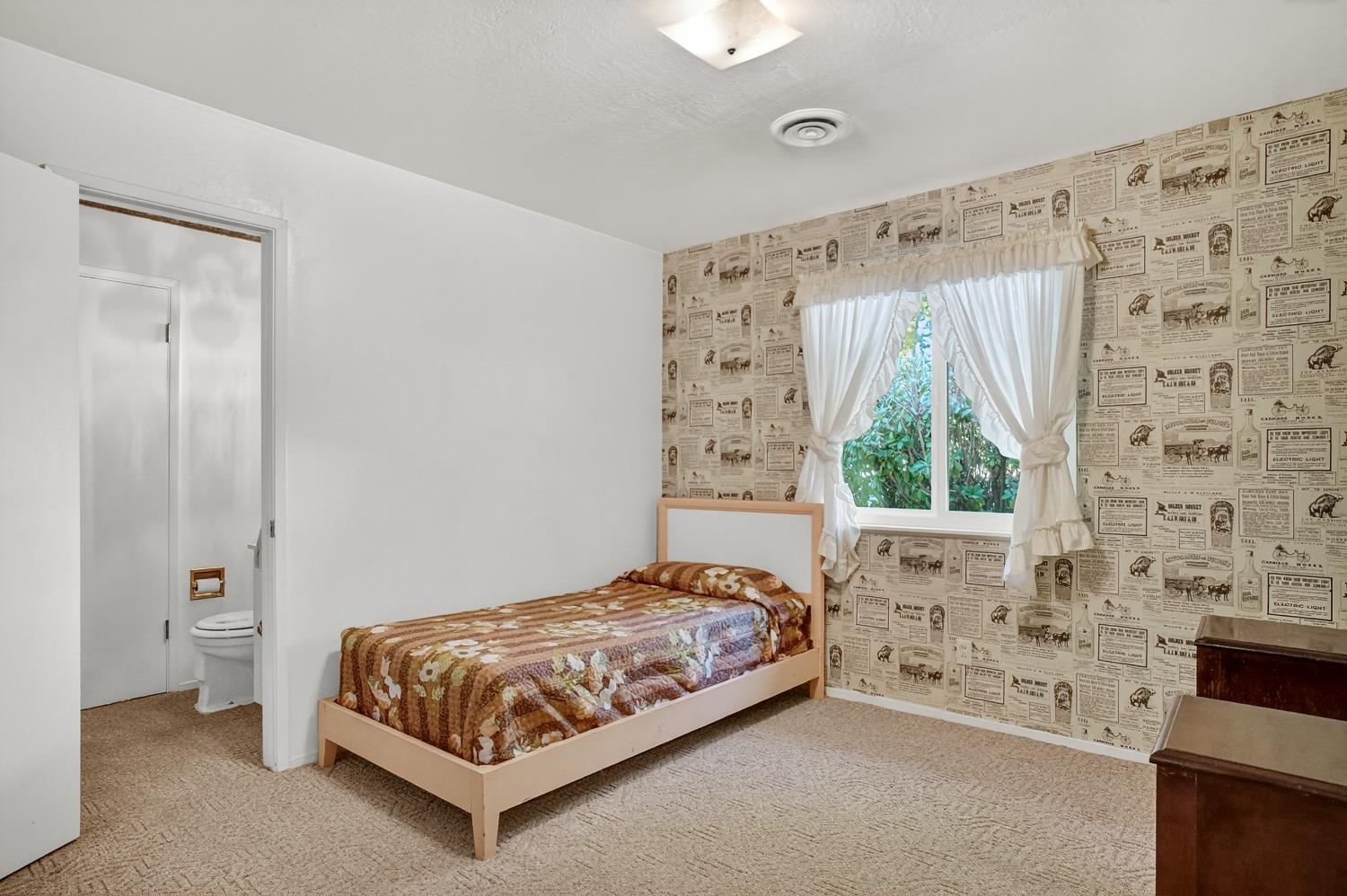 Detail Gallery Image 9 of 22 For 1004 Elm, Woodland,  CA 95695 - 3 Beds | 3 Baths