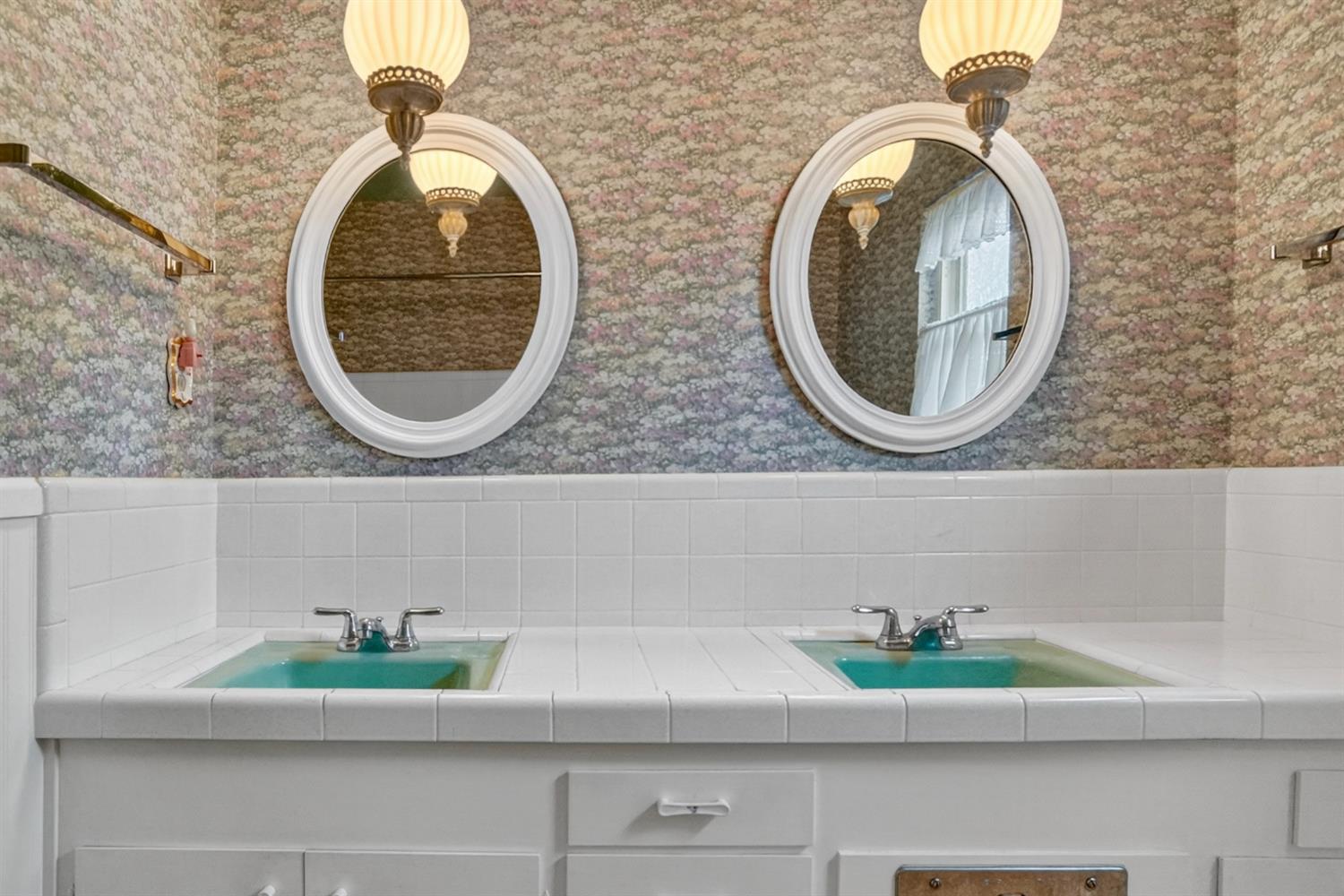 Detail Gallery Image 11 of 22 For 1004 Elm, Woodland,  CA 95695 - 3 Beds | 3 Baths