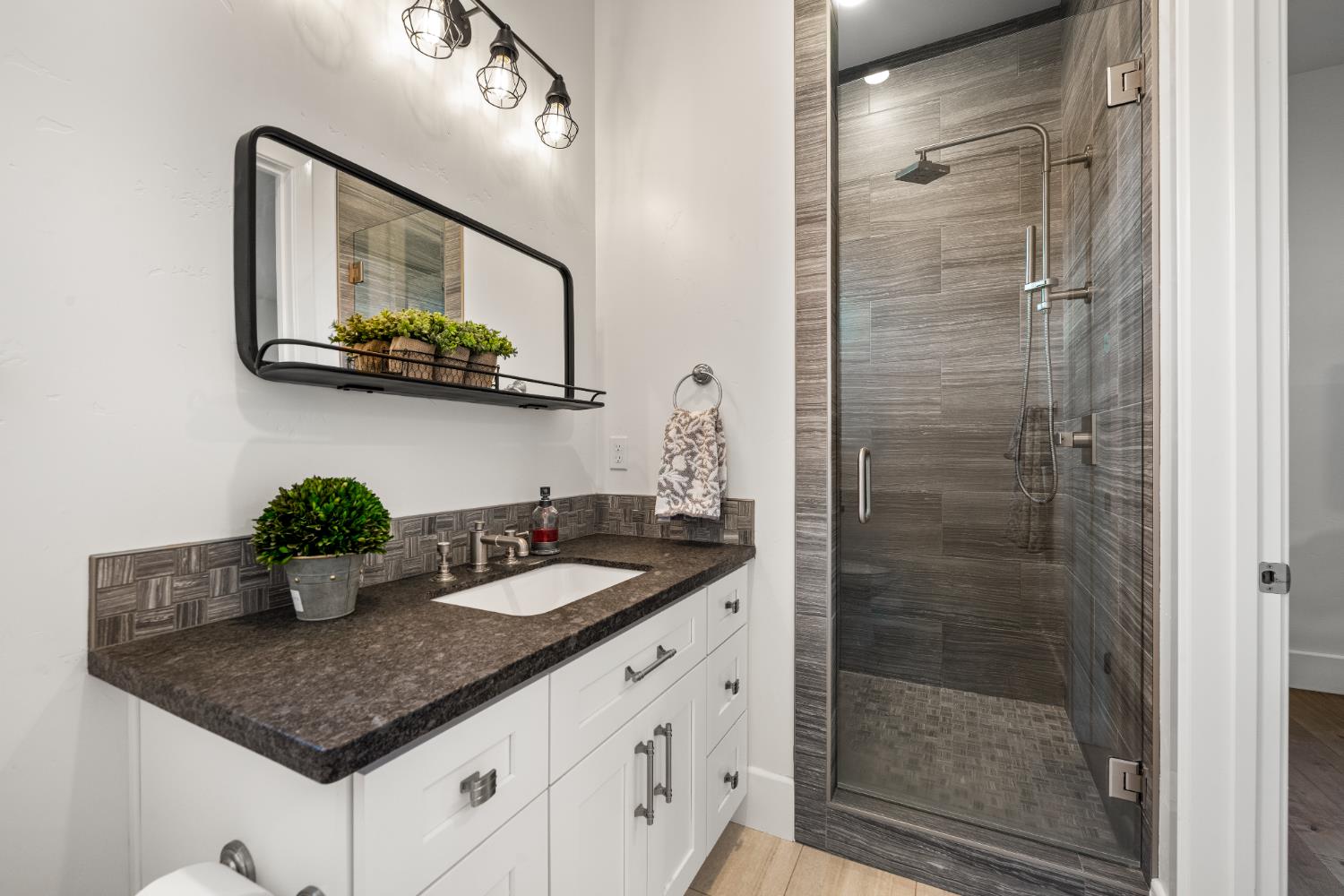 Detail Gallery Image 47 of 80 For 3050 Rattlesnake Rd, Newcastle,  CA 95658 - 5 Beds | 3/1 Baths