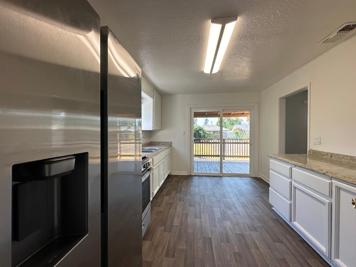Detail Gallery Image 6 of 20 For 3905 Kern St, Sacramento,  CA 95838 - 2 Beds | 1 Baths