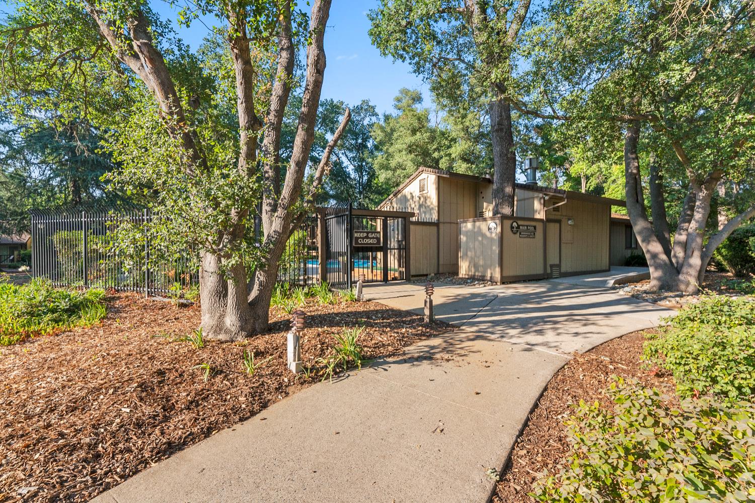 Detail Gallery Image 25 of 26 For 6804 Madrea Ct, Citrus Heights,  CA 95621 - 4 Beds | 2/1 Baths
