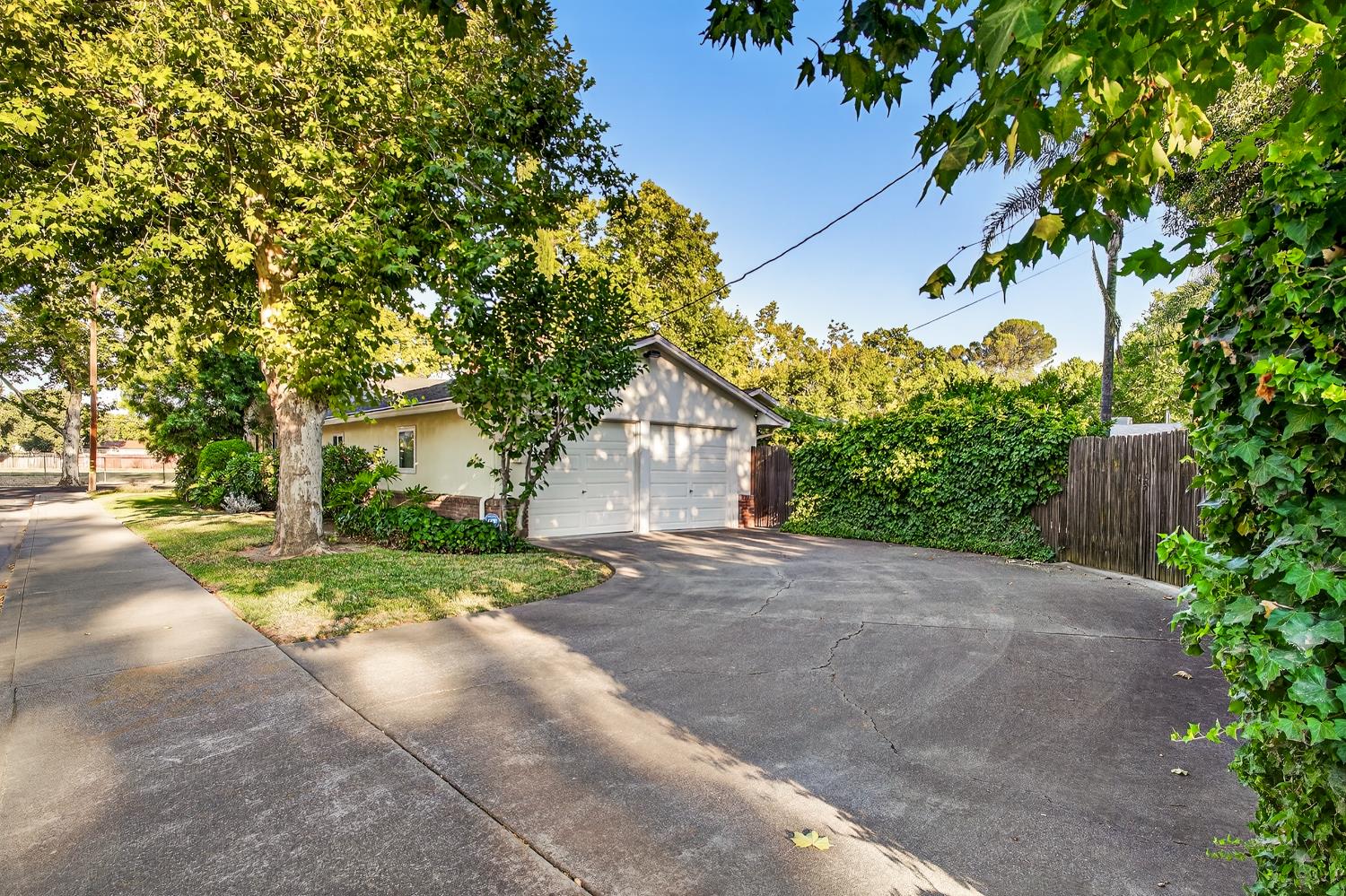 Detail Gallery Image 6 of 22 For 1004 Elm, Woodland,  CA 95695 - 3 Beds | 3 Baths