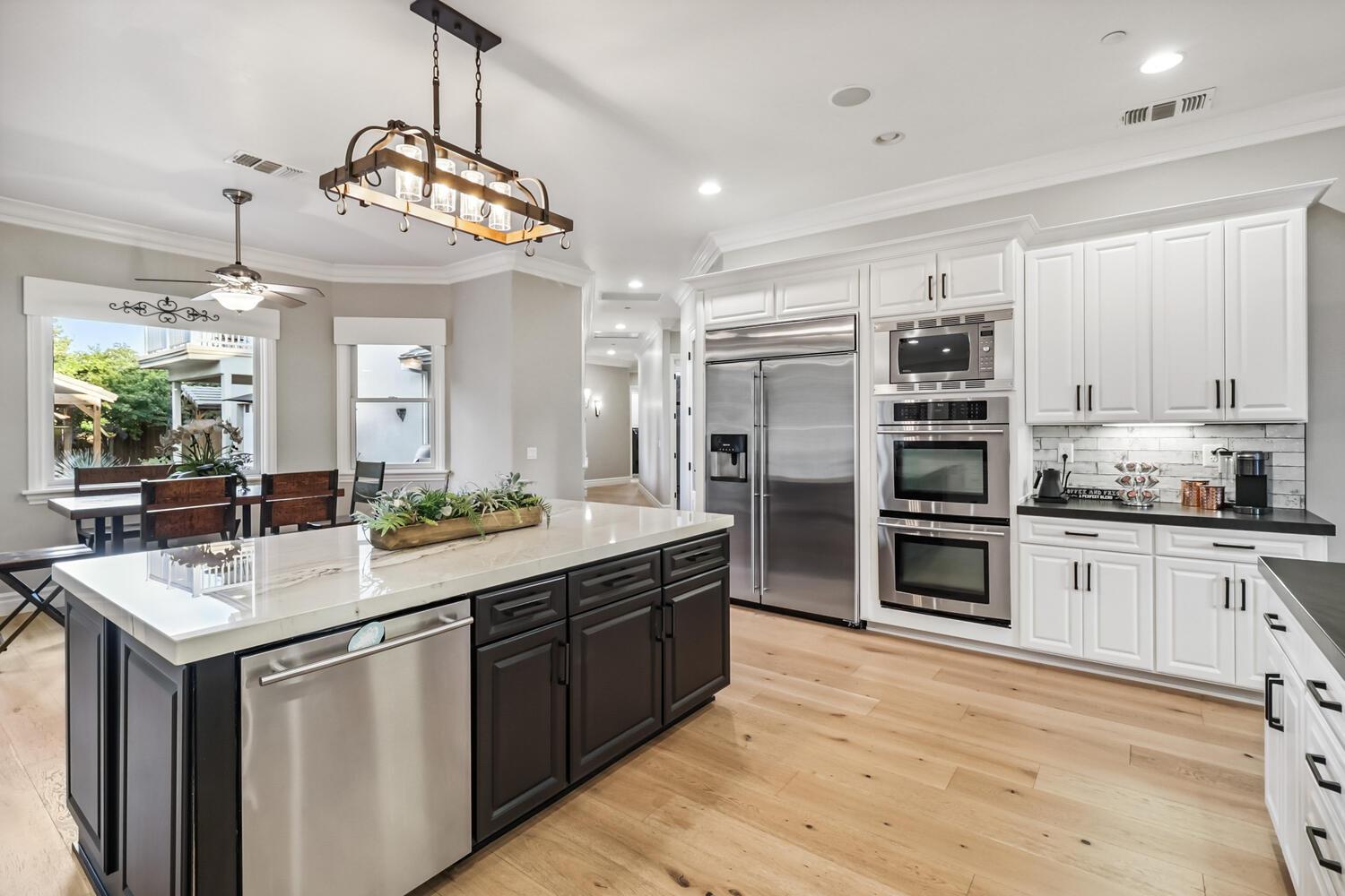 Detail Gallery Image 22 of 72 For 4900 Saint Augustine Dr, Elk Grove,  CA 95758 - 4 Beds | 4 Baths