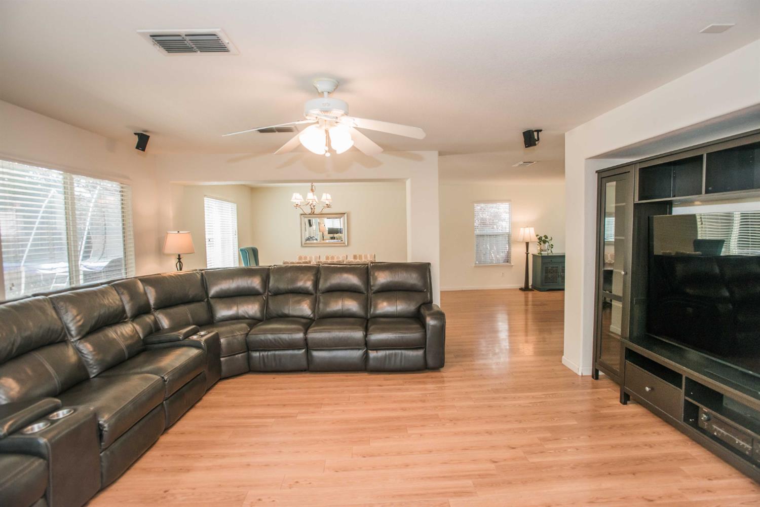 Detail Gallery Image 17 of 68 For 2210 Arnold Dr, Rocklin,  CA 95765 - 4 Beds | 2/1 Baths