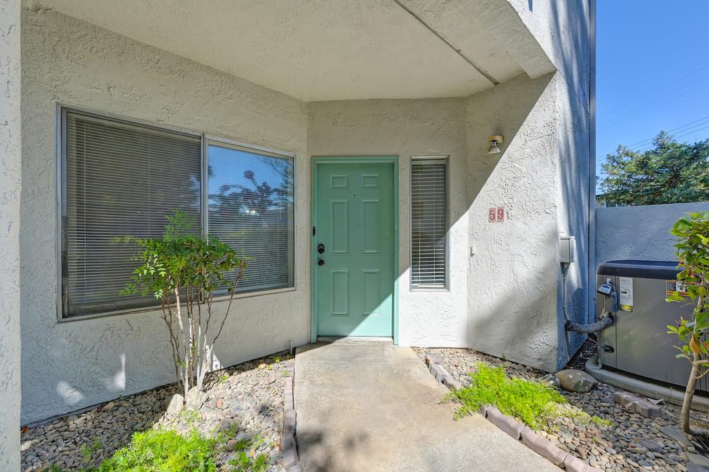 Detail Gallery Image 4 of 50 For 2561 Fulton Square Ln #59,  Sacramento,  CA 95821 - 2 Beds | 2 Baths