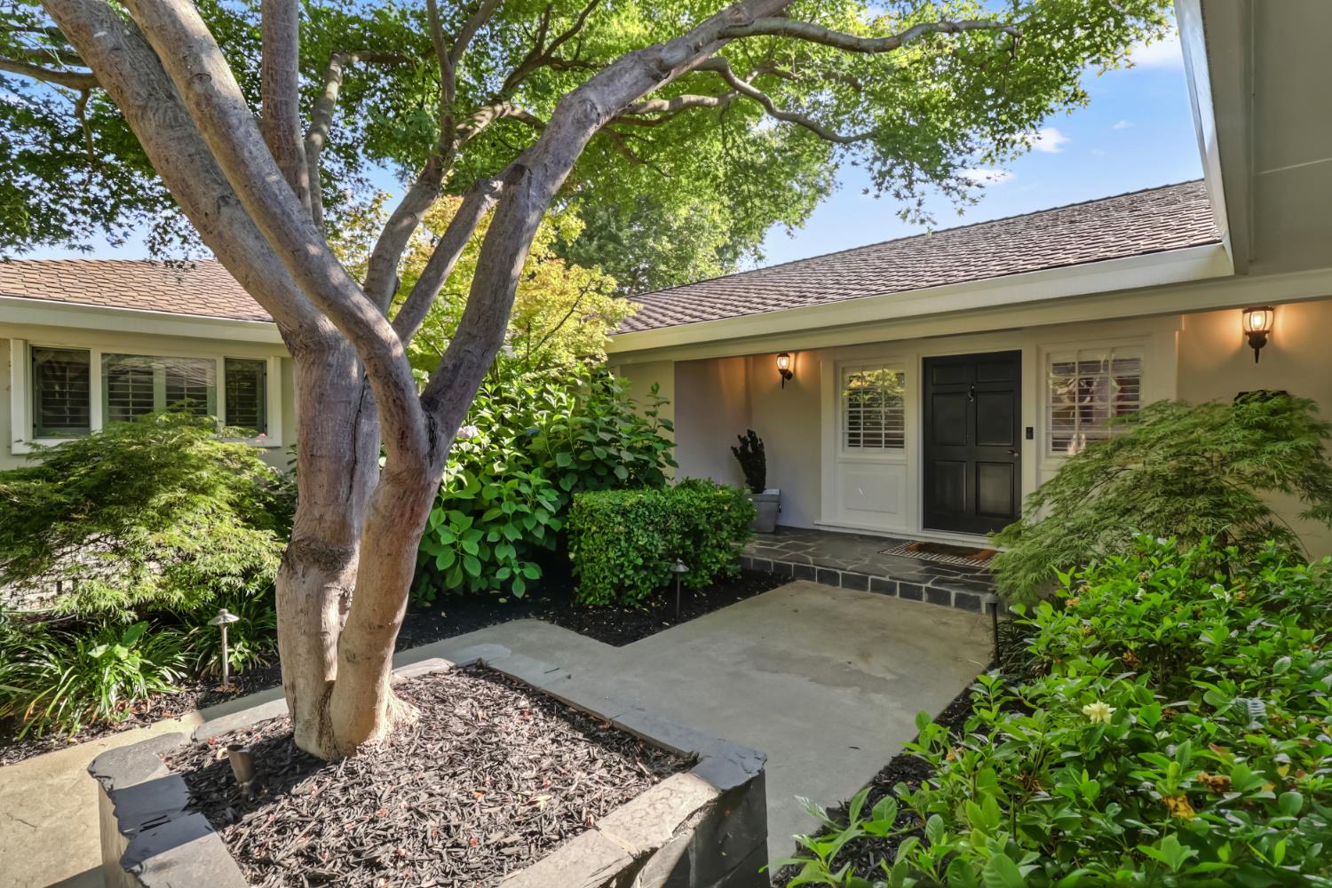 Detail Gallery Image 4 of 62 For 551 Thornley Way, Sacramento,  CA 95864 - 4 Beds | 2/1 Baths