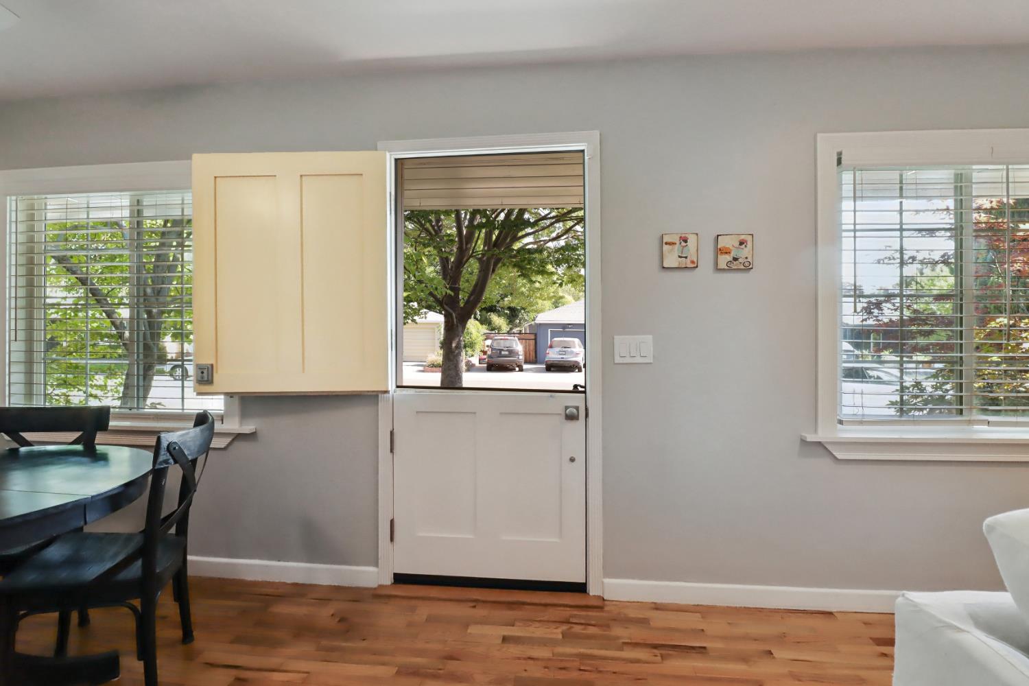 Detail Gallery Image 5 of 45 For 1452 Oregon Dr, Sacramento,  CA 95822 - 3 Beds | 2 Baths