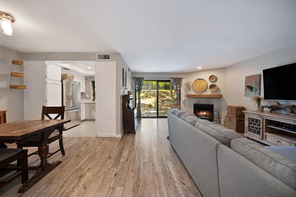 Detail Gallery Image 4 of 47 For 7826 Windsor Ln, Citrus Heights,  CA 95610 - 3 Beds | 2 Baths