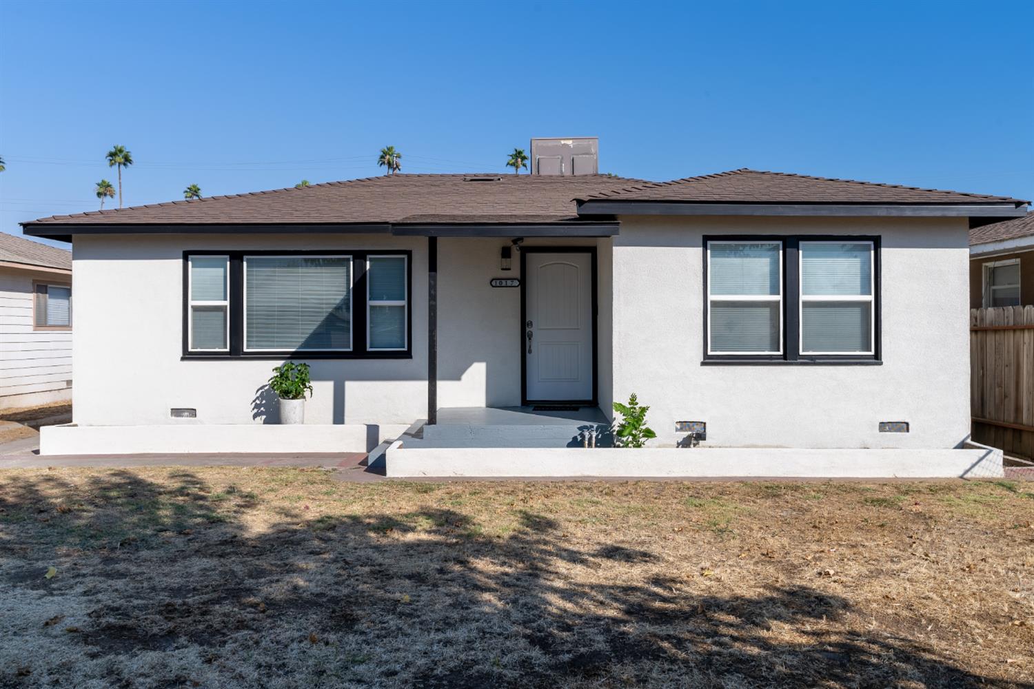 Detail Gallery Image 1 of 29 For 1017 Kings Avenue, Chowchilla,  CA 93610 - 3 Beds | 2 Baths