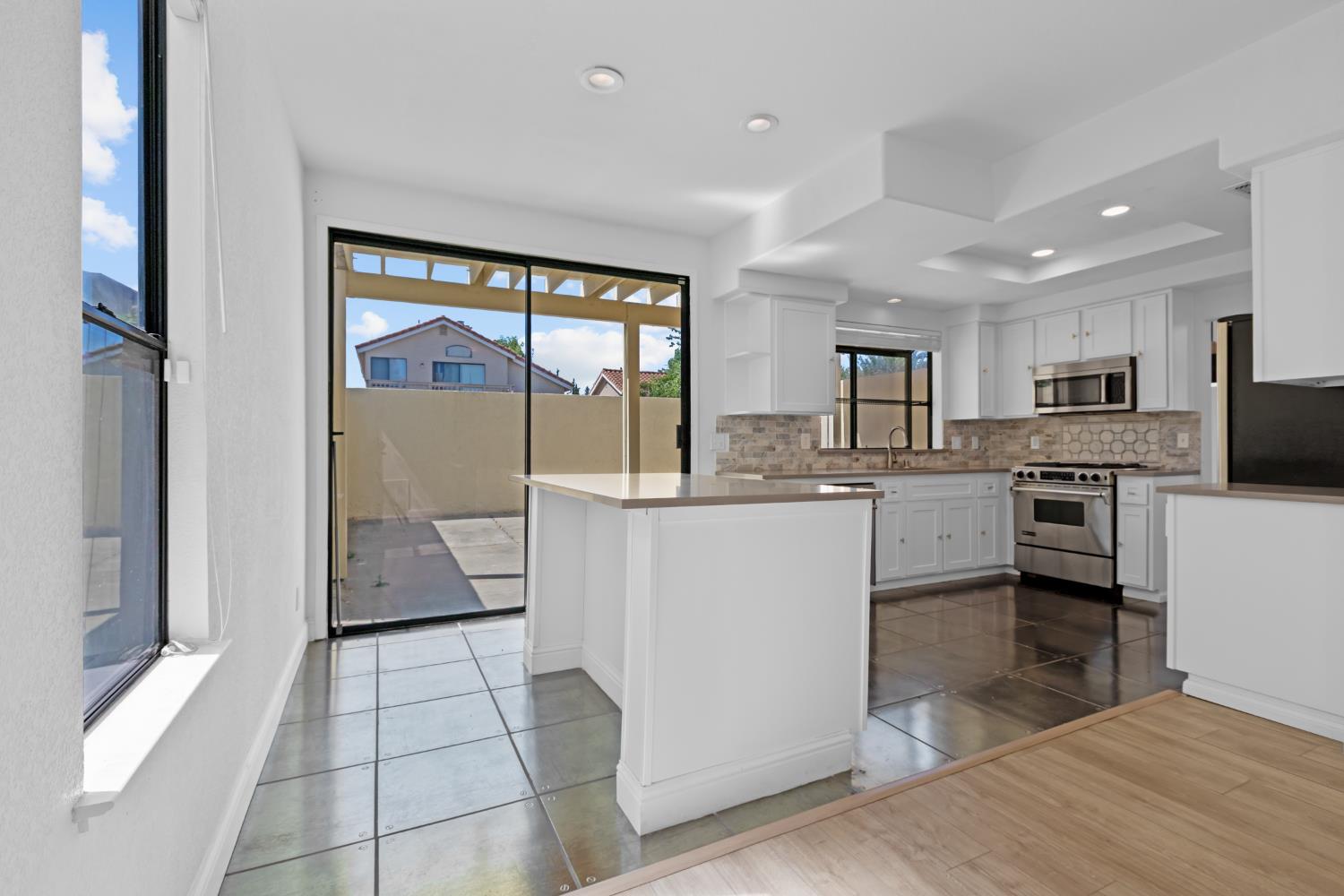 Detail Gallery Image 8 of 44 For 5038 Felicia Way, Elk Grove,  CA 95758 - 3 Beds | 2/1 Baths