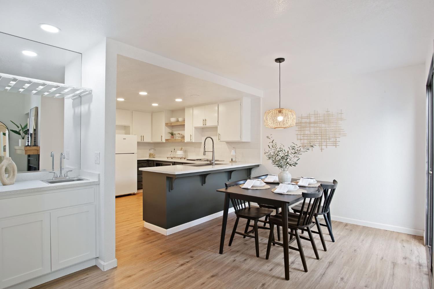 Detail Gallery Image 4 of 47 For 3350 M St #30,  Merced,  CA 95348 - 2 Beds | 1/1 Baths