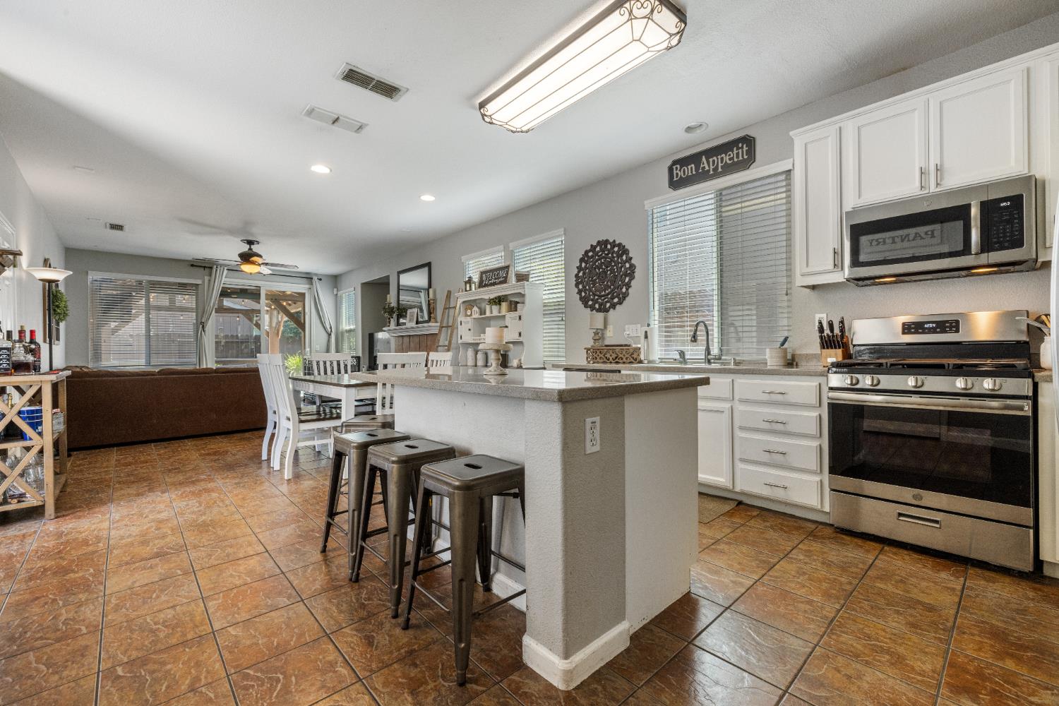 Detail Gallery Image 28 of 62 For 5422 Antique Rose Way, Riverbank,  CA 95367 - 3 Beds | 2/1 Baths
