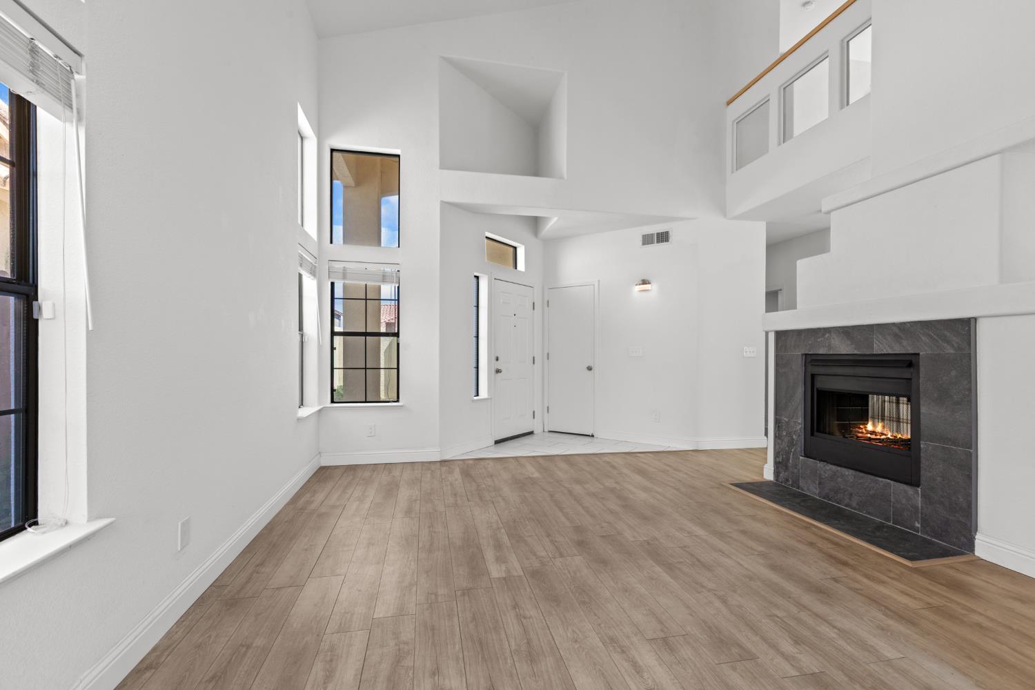 Detail Gallery Image 3 of 44 For 5038 Felicia Way, Elk Grove,  CA 95758 - 3 Beds | 2/1 Baths