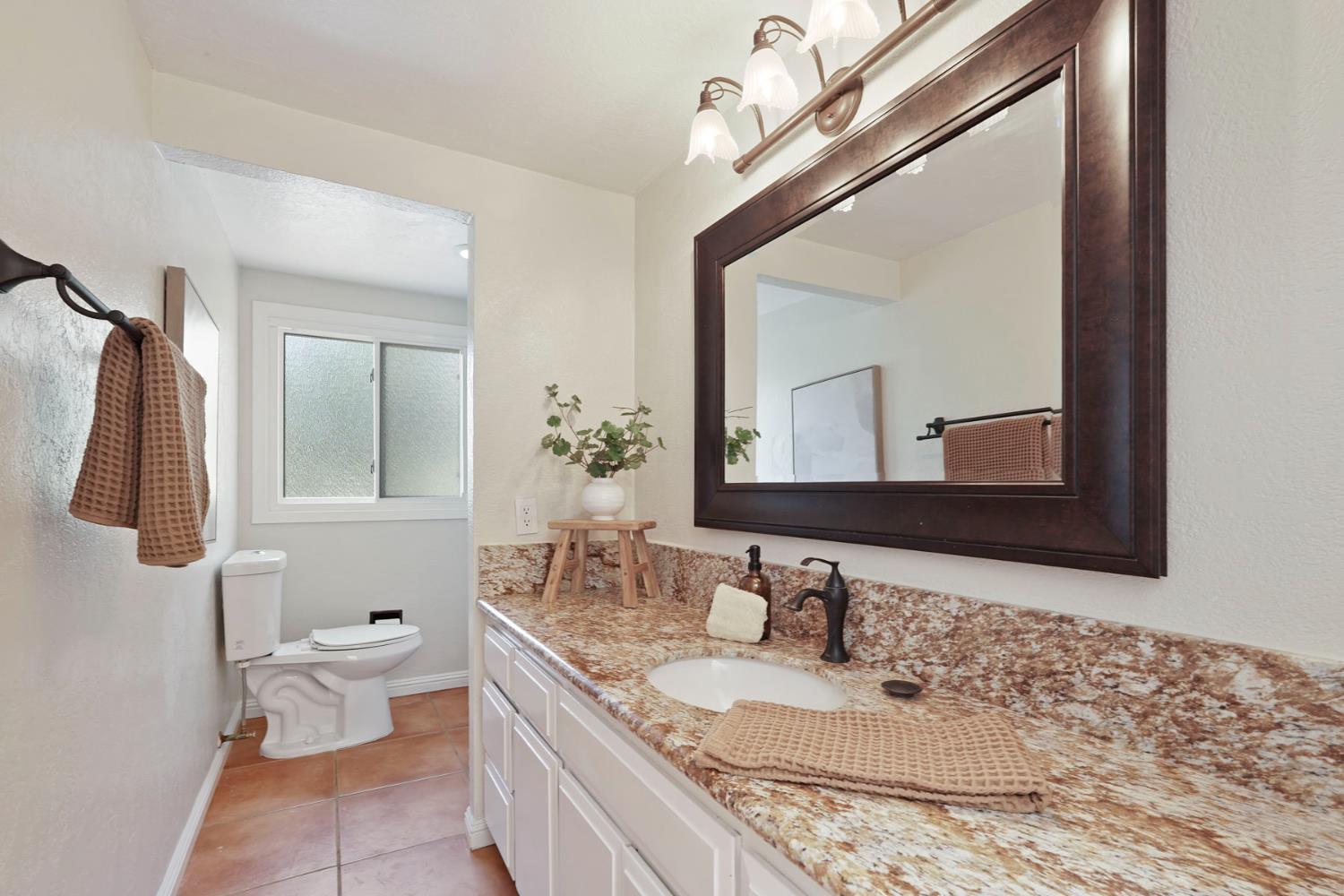 Detail Gallery Image 30 of 52 For 411 King Rd, Roseville,  CA 95678 - 4 Beds | 3 Baths