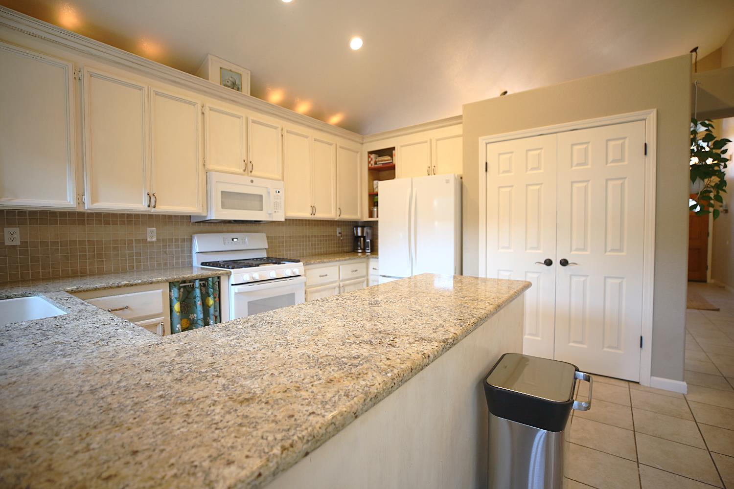 Detail Gallery Image 17 of 75 For 999 River Ave, Oakdale,  CA 95361 - 5 Beds | 4 Baths
