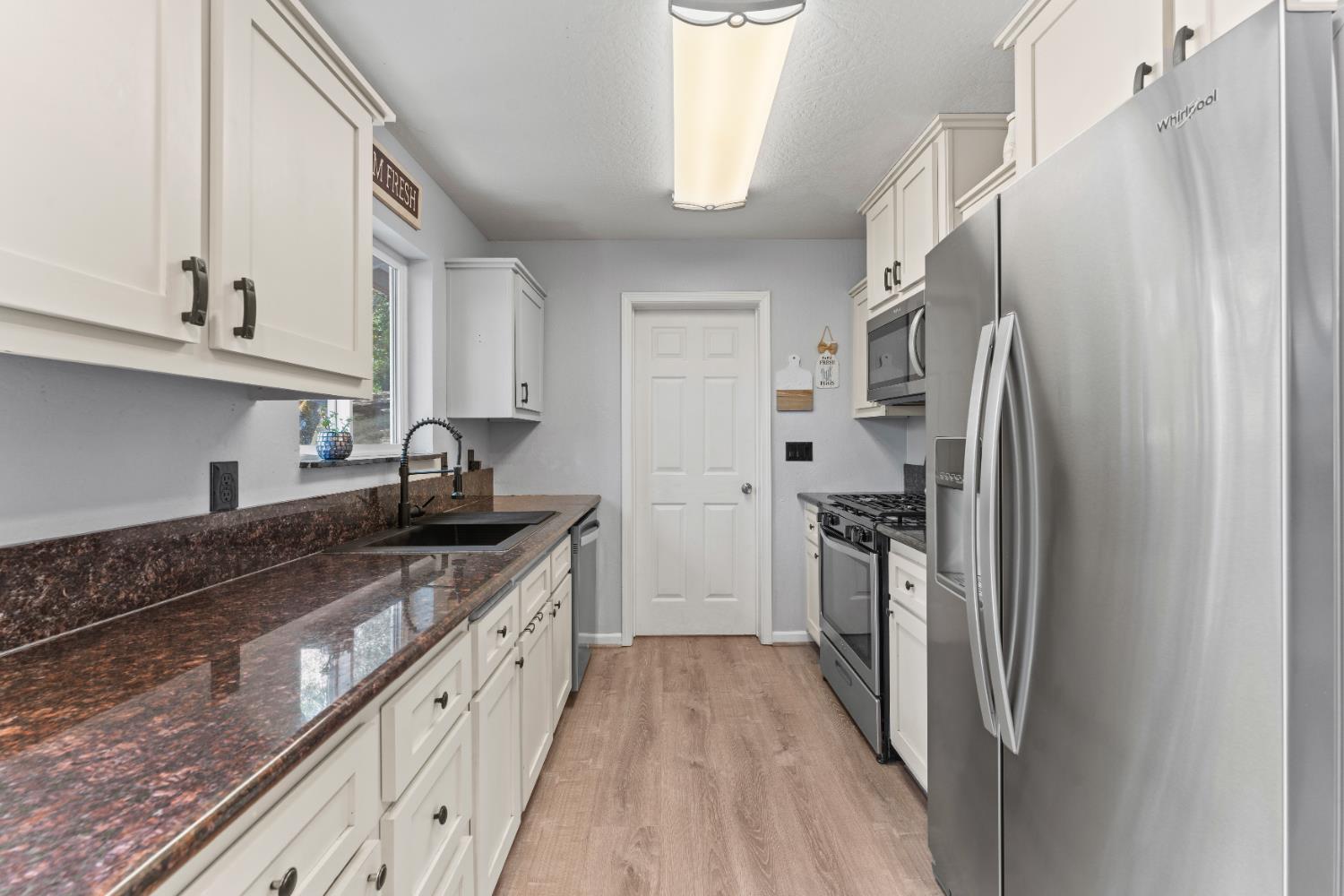 Detail Gallery Image 13 of 68 For 3980 Donner Trl, Placerville,  CA 95667 - 3 Beds | 2 Baths