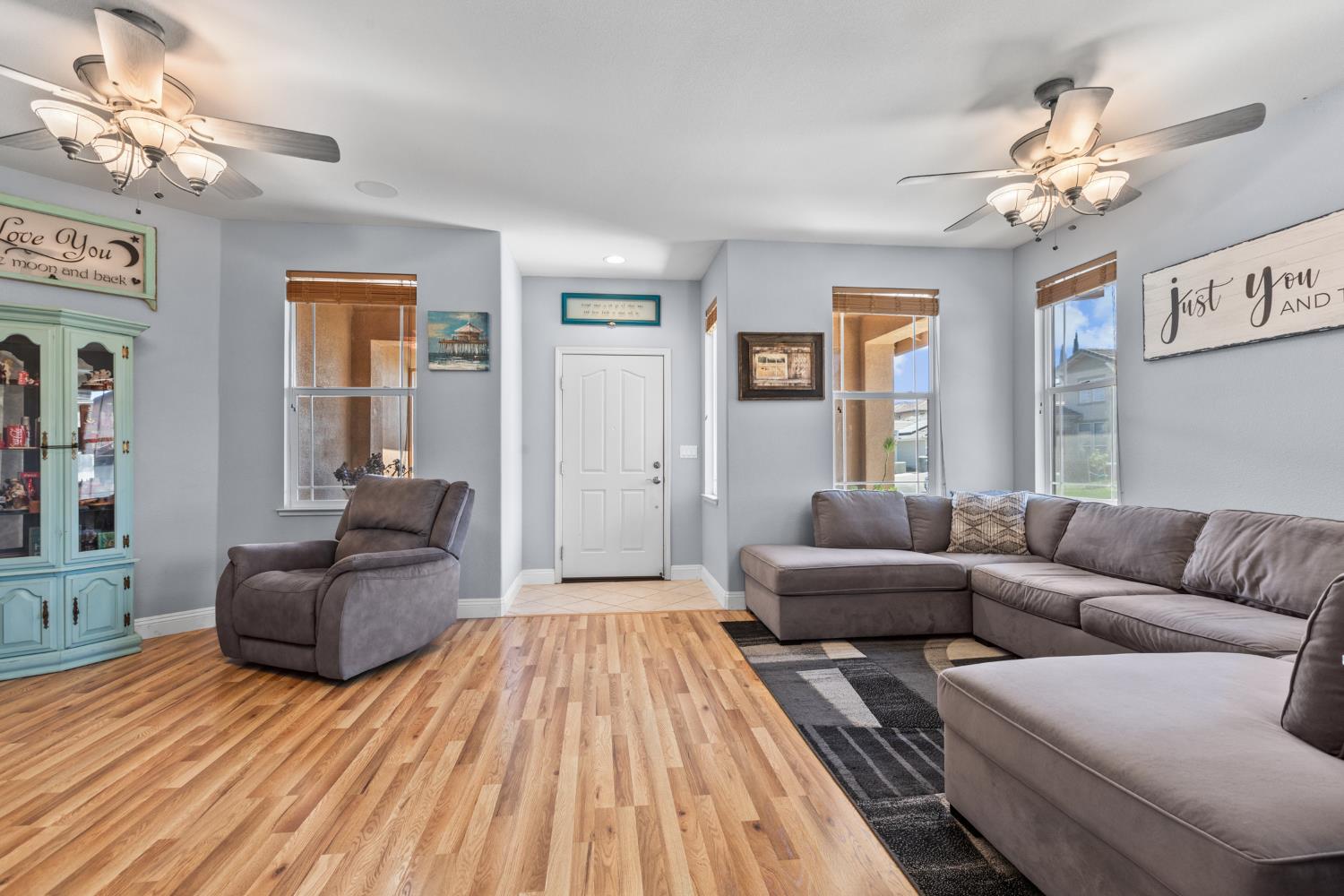 Detail Gallery Image 4 of 40 For 5307 Chatswood Way, Antelope,  CA 95843 - 3 Beds | 2 Baths