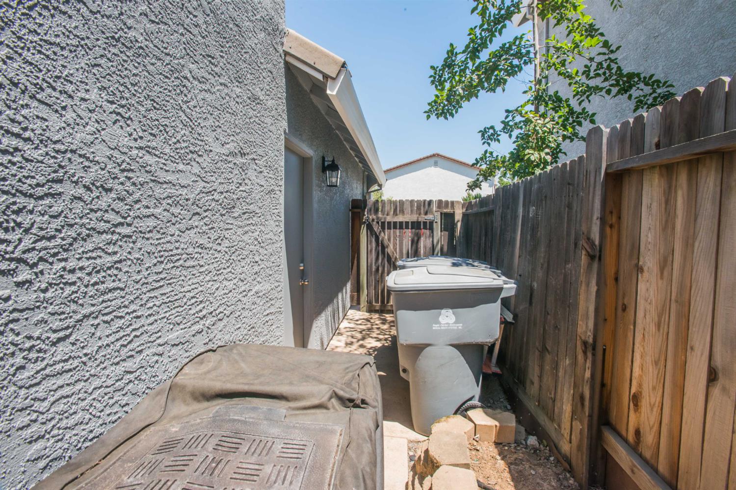 Detail Gallery Image 54 of 68 For 2210 Arnold Dr, Rocklin,  CA 95765 - 4 Beds | 2/1 Baths