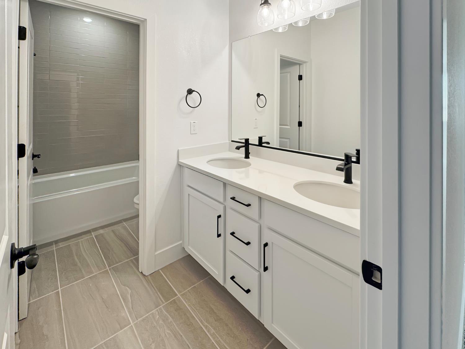 Detail Gallery Image 16 of 18 For 3279 Orso Grande St, Manteca,  CA 95337 - 5 Beds | 3/1 Baths