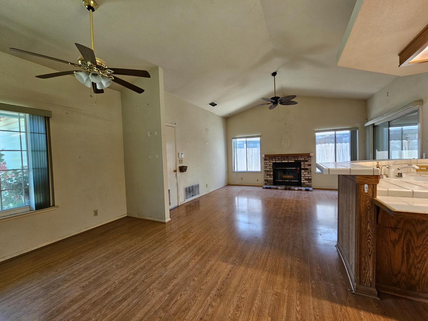 Detail Gallery Image 9 of 24 For 8447 Cassatt Way, Sacramento,  CA 95828 - 3 Beds | 2 Baths